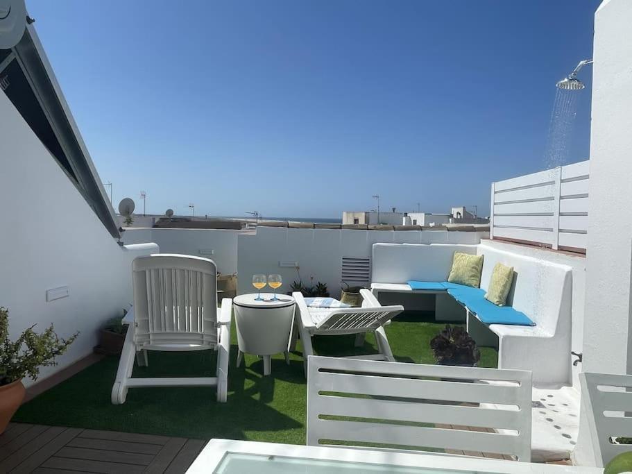 Casa Lola Conil, Azotea Al Mar Y Parking Solo Familias O Parejas Villa Conil De La Frontera Exterior photo