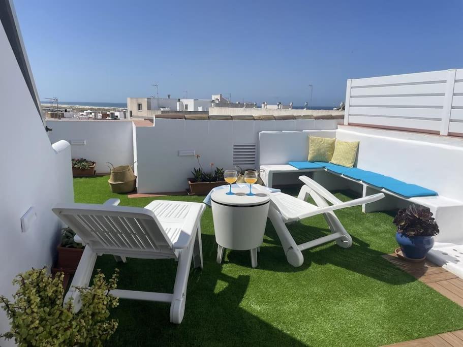 Casa Lola Conil, Azotea Al Mar Y Parking Solo Familias O Parejas Villa Conil De La Frontera Exterior photo